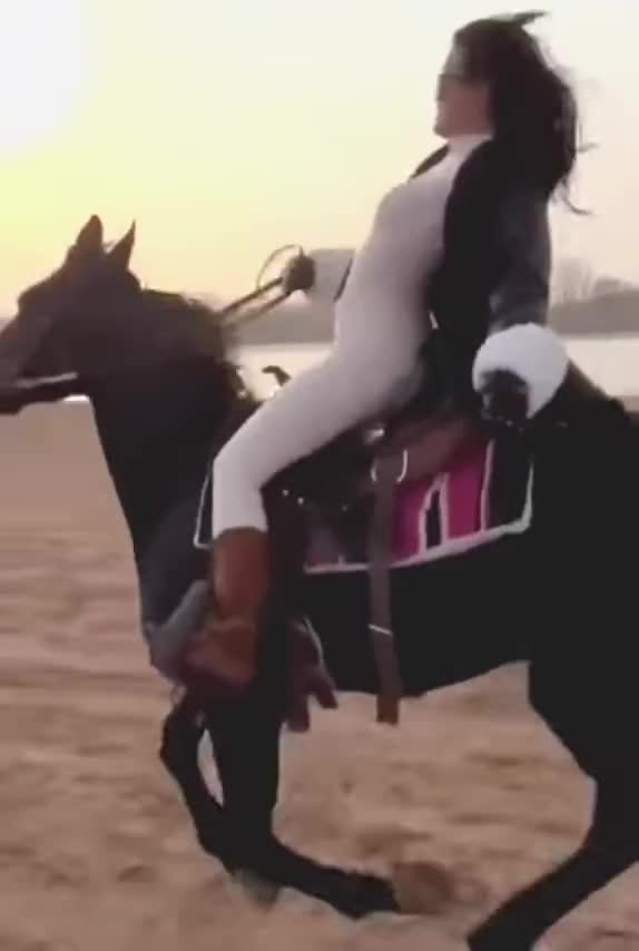 Silk Moves in Horse Riding